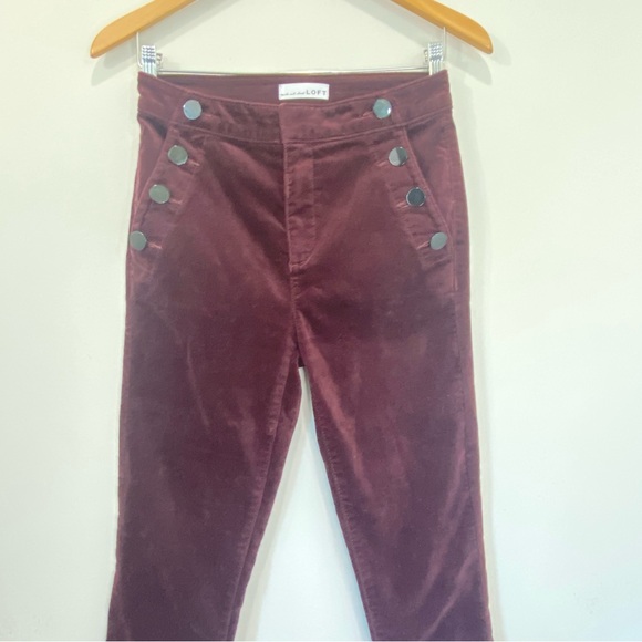 Loft Mariner Velvet Skinny Pants in burgundy with Black Button details size 0/25 - Picture 5 of 17